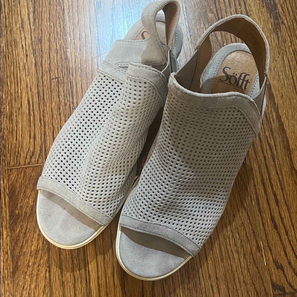Söfft Beige Gray Peep Toe Sandals